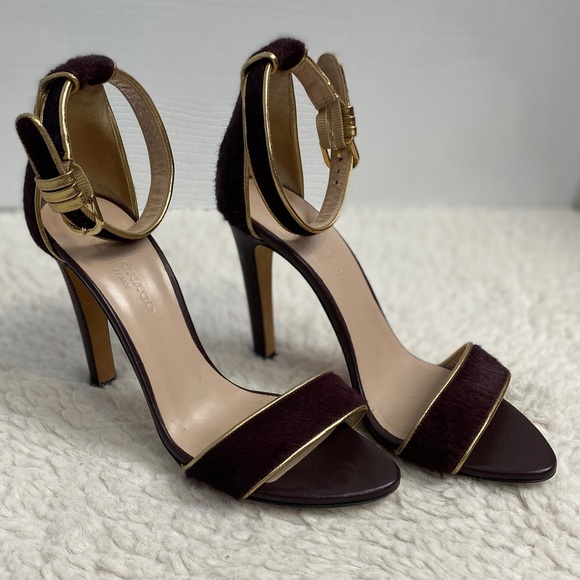 Club Monaco Casey Stiletto Heel Sandals Burgundy Calf Hair Gold Trim 37.5 US 7 - Picture 1 of 11